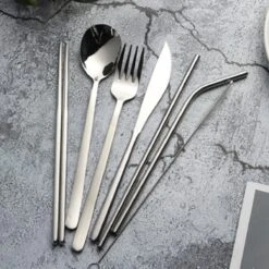 House Of Husk Reisbestek - Reis Bestekset - Chopsticks - Metalen Rietjes Met Borstel - Lepel - Vaatwasserbestendig - RVS - 7 Delig - Zilver -Kampeeruitrusting 1200x1200 1228