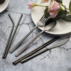 House Of Husk Reisbestek - Reis Bestekset - Chopsticks - Metalen Rietjes Met Borstel - Lepel - Vaatwasserbestendig - RVS - 7 Delig - Zwart -Kampeeruitrusting 1200x1200 1237