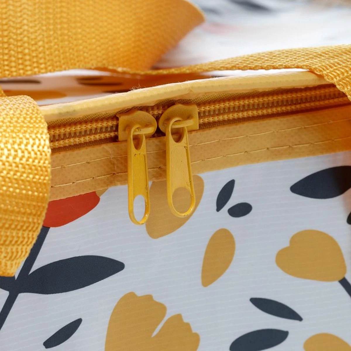 Kleine Lunch/sixpack Koeltas - Boterbloem Print - 20 X 30 Cm - 12 L 3 Kleine Lunch/sixpack Koeltas - Boterbloem Print - 20 X 30 Cm - 12 L - Afbeelding 3