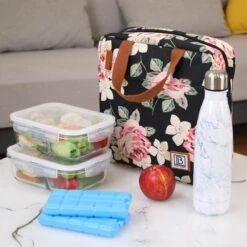 Brisby 4 Laags Geïsoleerde Koeltas - Lunchtas 7 Liter - Bloemetjes 9 Brisby 4 Laags Geïsoleerde Koeltas - Lunchtas 7 Liter - Bloemetjes -Kampeeruitrusting 1200x1200 1318