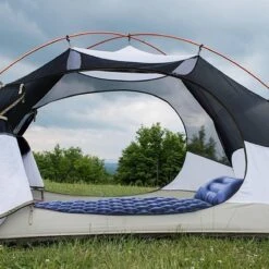 TRVLMORE Slaapmat - Zelfopblazend - 1 Persoons - Ingebouwde Pomp En Kussen - Blauw -Kampeeruitrusting 1200x1200 409