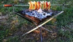 Firekorf + Grill + Spit : Opvouwbare Vuurkorf / Vuurschaal Met Rooster En Spit - Draagbare BBQ - Opbergtas - Kampeer Grill - Kookset -Kampeeruitrusting 1200x685 1