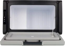 Campart Koelbox XXL CB-8695 – Koelen En Vriezen – LED Display Met Digitale Temperatuurweergave - Coolbox 230V En 12V - 35 Liter - Zwart -Kampeeruitrusting 1200x866 6