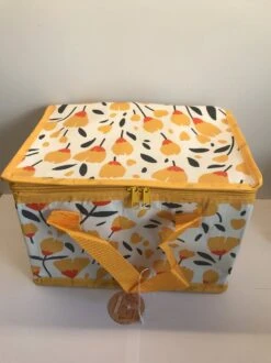 Kleine Lunch/sixpack Koeltas - Boterbloem Print - 20 X 30 Cm - 12 L 17 Kleine Lunch/sixpack Koeltas - Boterbloem Print - 20 X 30 Cm - 12 L -Kampeeruitrusting 899x1200 3